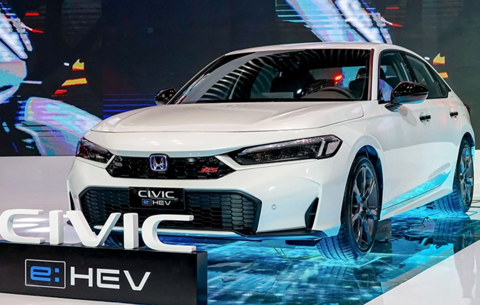 Đại chiến giảm giá xe hybrid cuối năm: Toyota Yaris Cross, Kia Sorento ưu đãi khủng