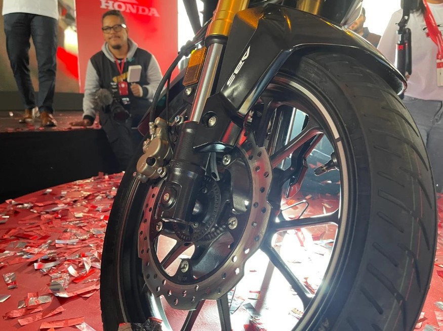 ‘Đè bẹp’ Yamaha Exciter, Honda ra mắt ‘vua côn tay’ mới, giá cực rẻ mà có ABS 2 kênh ăn đứt Winner R ảnh 5