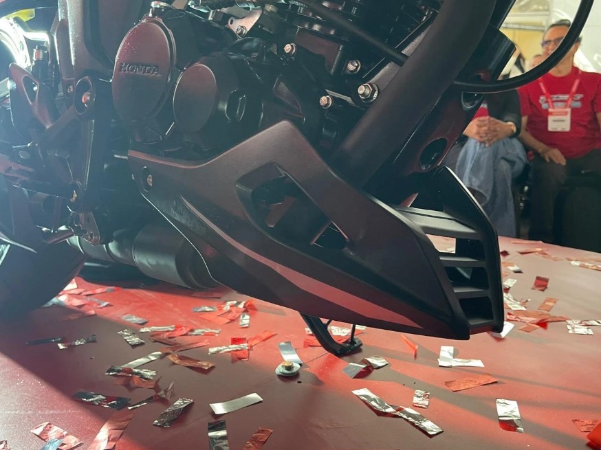 ‘Đè bẹp’ Yamaha Exciter, Honda ra mắt ‘vua côn tay’ mới, giá cực rẻ mà có ABS 2 kênh ăn đứt Winner R ảnh 6