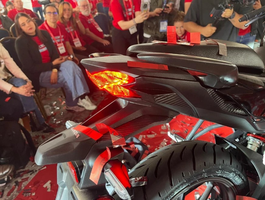‘Đè bẹp’ Yamaha Exciter, Honda ra mắt ‘vua côn tay’ mới, giá cực rẻ mà có ABS 2 kênh ăn đứt Winner R ảnh 8