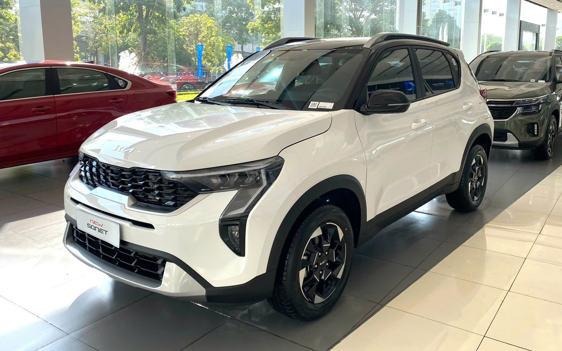 loat-suv-co-nho-dong-loat-giam-gia-sau-sonet-lien-tuc-ha-gia-venue-con-450-trieu-dongloat-suv-co-nho-dong-loat-giam-gia-sau-sonet-lien-tuc-ha-gia1-1761534951.jpg