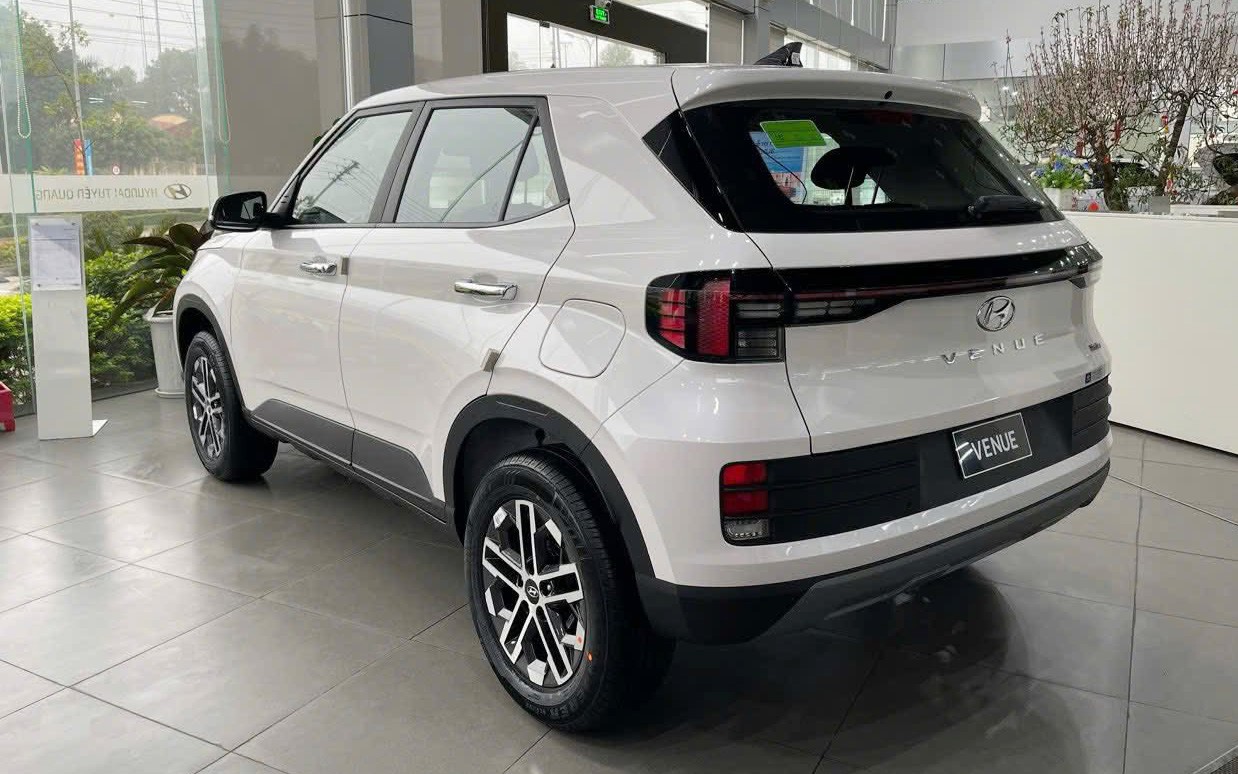 loat-suv-co-nho-dong-loat-giam-gia-sau-sonet-lien-tuc-ha-gia5-1761535001.jpg