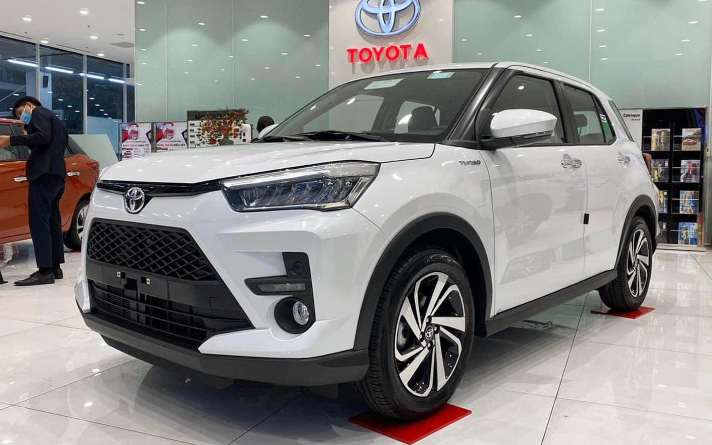loat-suv-co-nho-dong-loat-giam-gia-sau-sonet-lien-tuc-ha-gia7-1761535018.png