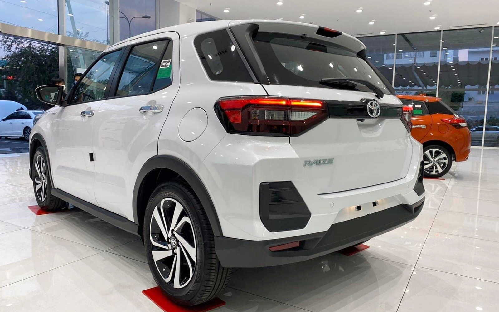 loat-suv-co-nho-dong-loat-giam-gia-sau-sonet-lien-tuc-ha-gia8-1761535026.png