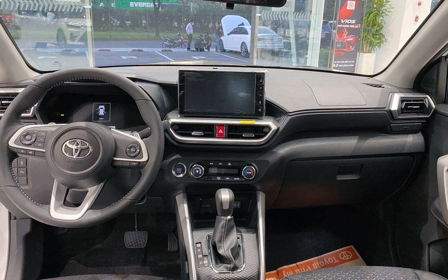 loat-suv-co-nho-dong-loat-giam-gia-sau-sonet-lien-tuc-ha-gia9-1761535033.png