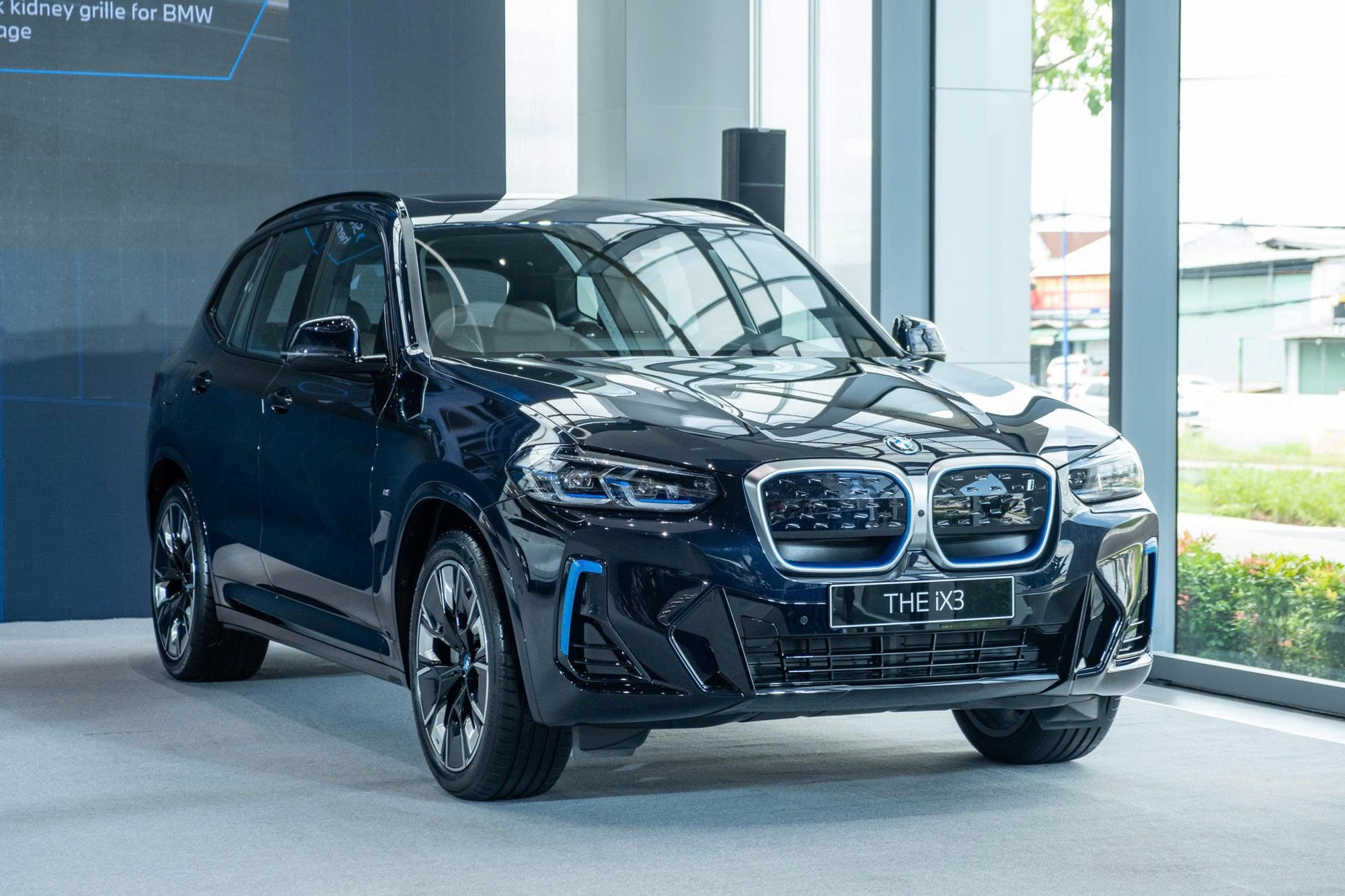 Giá BMW iX3 giảm sâu hơn tỷ đồng nhưng đi kèm một hạn chế đáng chú ý