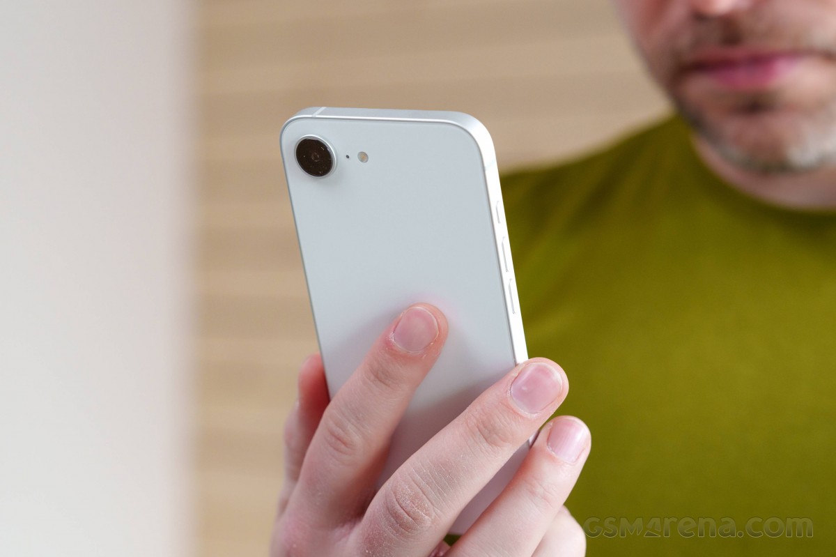 Bạn nên mua iPhone 16e thay vì iPhone 16 hay iPhone 17 và đây là những lý do thuyết phục 
