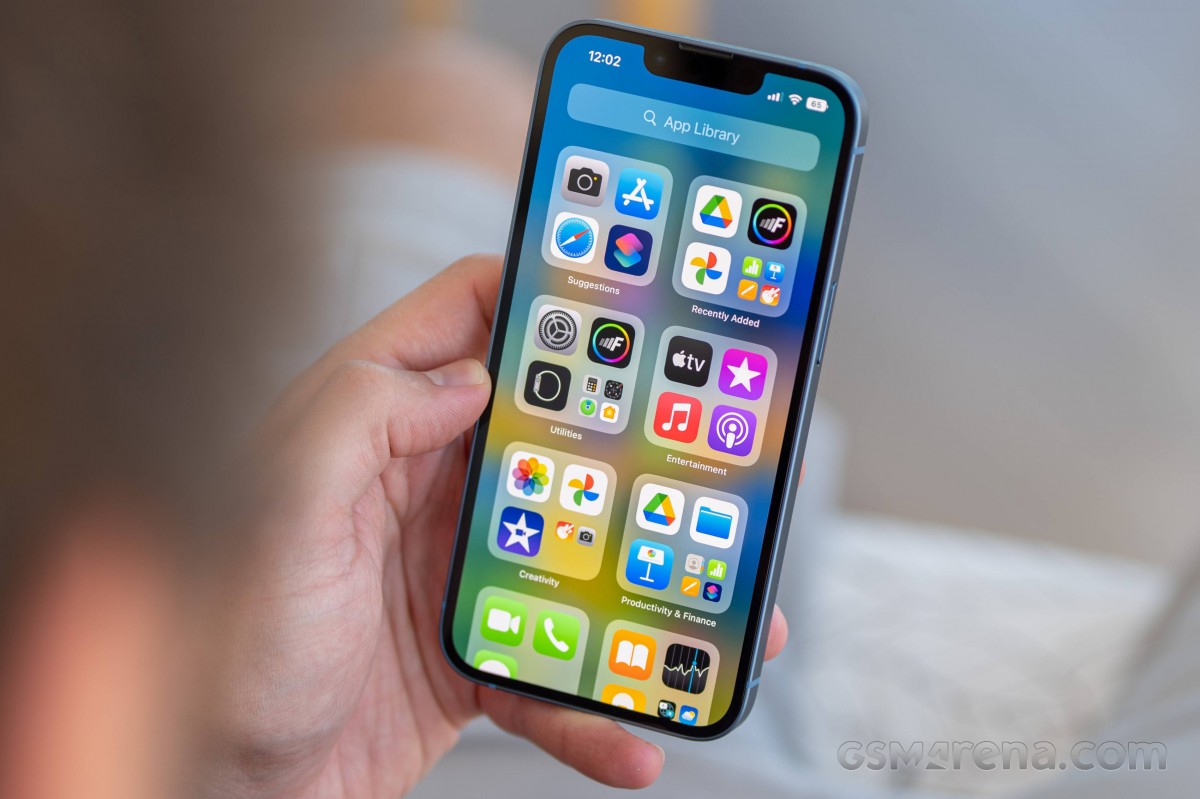 iPhone cổng lightning cuối cùng của Apple xuống giá cực nhanh, rẻ bằng nửa iPhone 17 nhưng vẫn mạnh