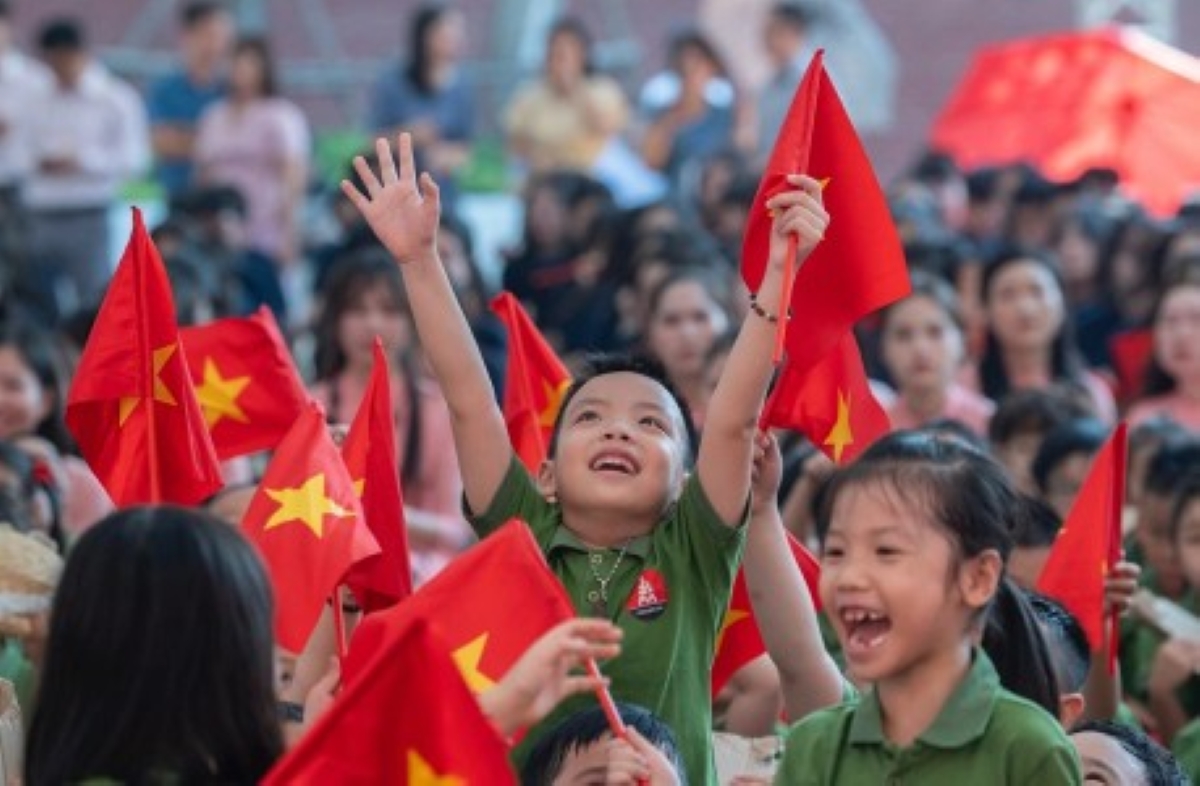 Hà Nội dự kiến thay đổi thu chi một số dịch vụ ở trường học: Phụ huynh lưu ý khoản đón sớm trả muộn