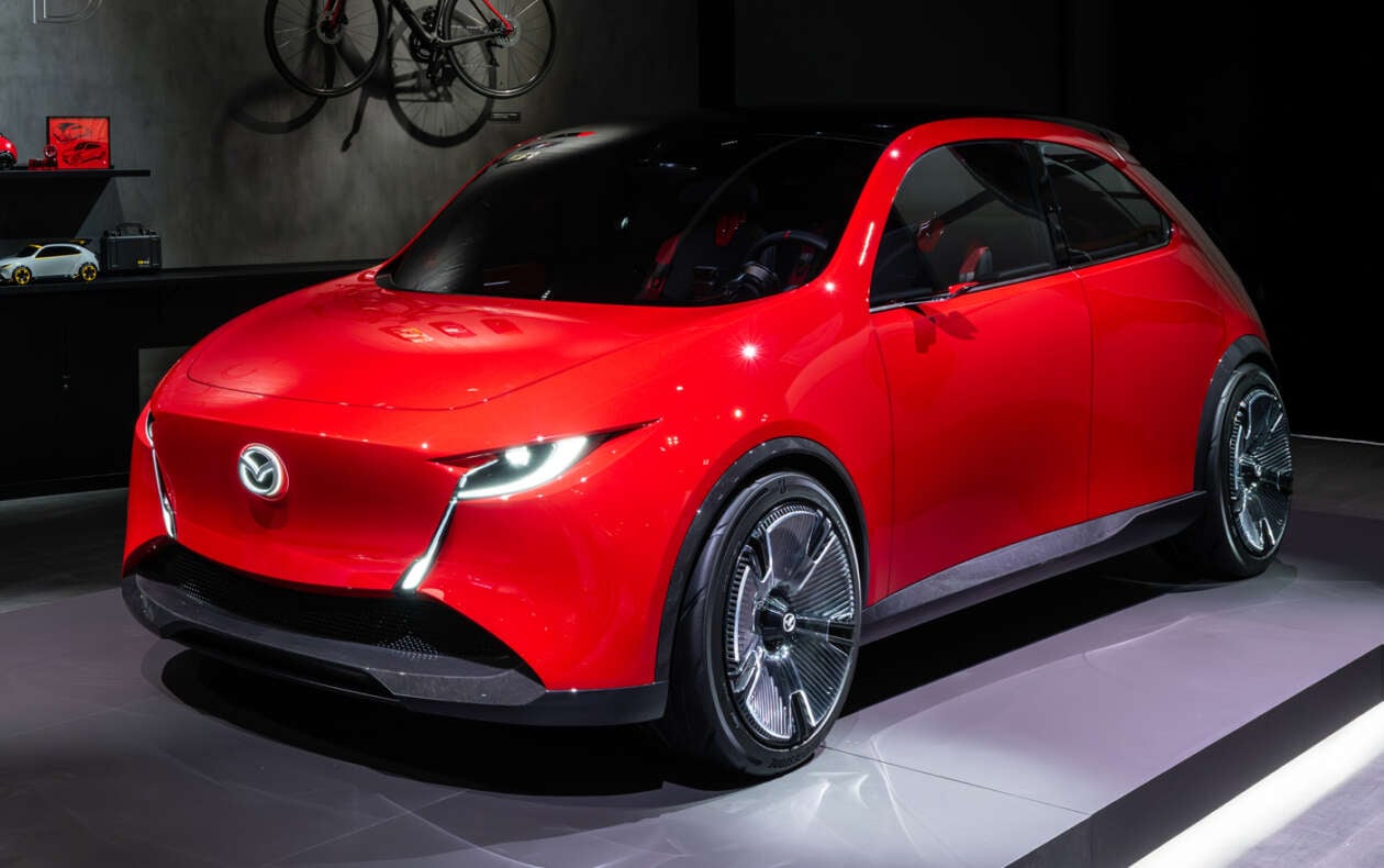 Lộ diện Mazda Vision X-Compact: \'Truyền nhân\' của Mazda 2 gây sốt với thiết kế độc lạ chưa từng có