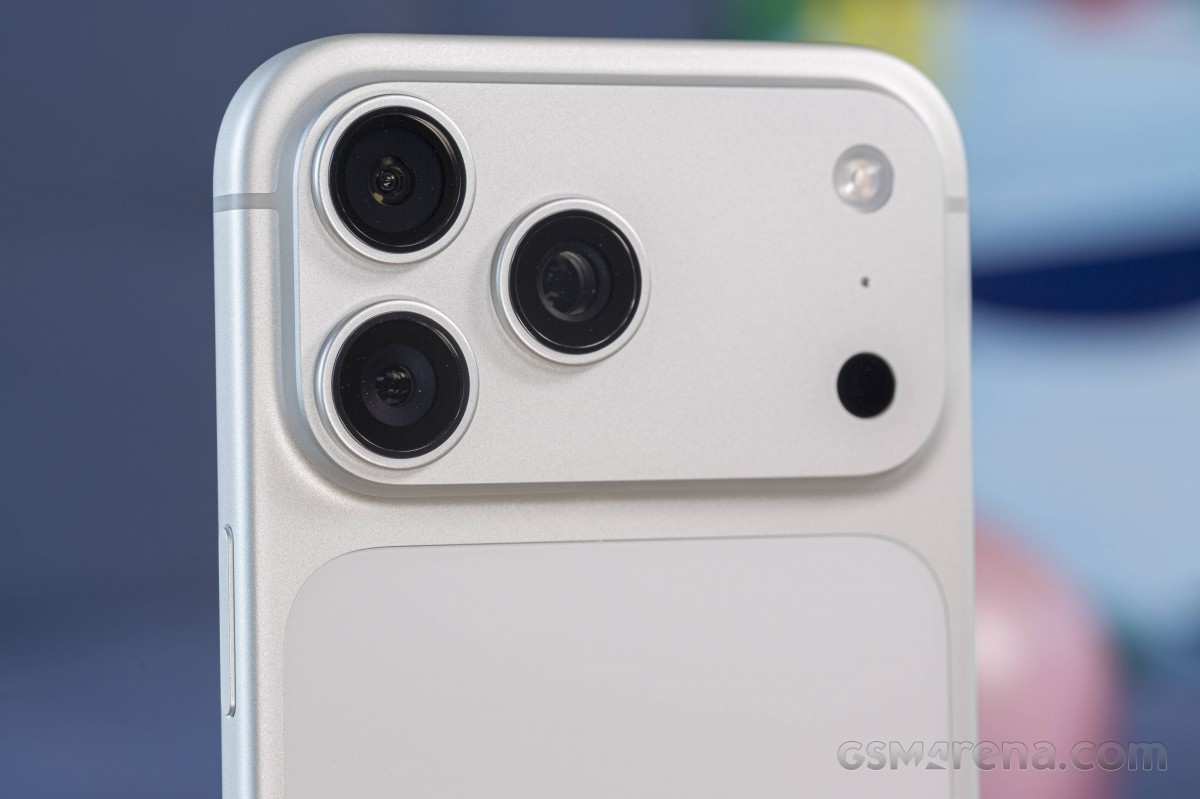 iPhone 17 Pro Max hết cháy hàng, giá giảm nhẹ, phiên bản màu này được săn lùng, quý như kim cương