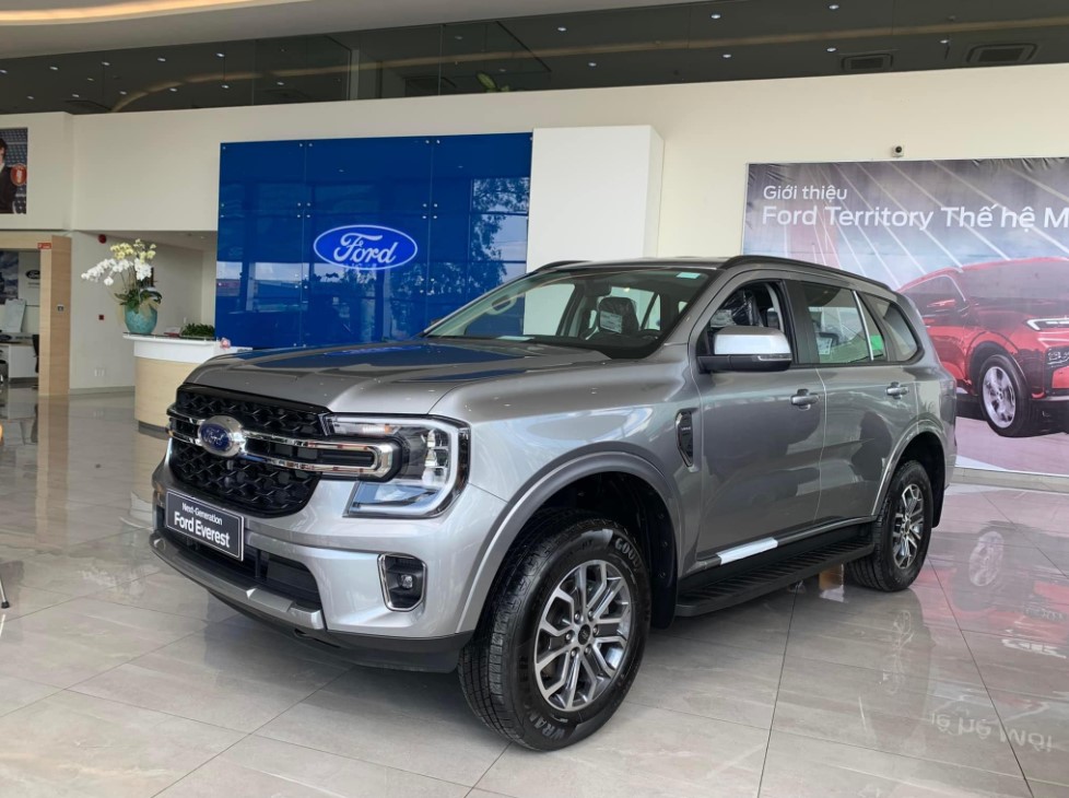 Giá lăn bánh Ford Everest giảm ‘sập sàn’ cuối tháng 10/2025 ‘khắc chế’ Santa Fe và Toyota Fortuner