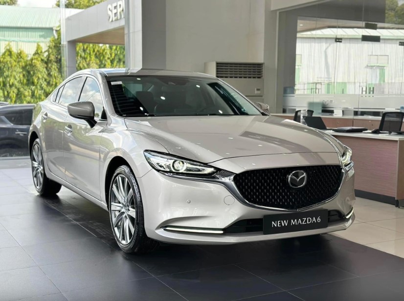 Giá lăn bánh Mazda6 cập nhật cuối tháng 10/2025: Rẻ hiếm thấy, ‘đè bẹp’ cả Toyota Camry và Kia K5