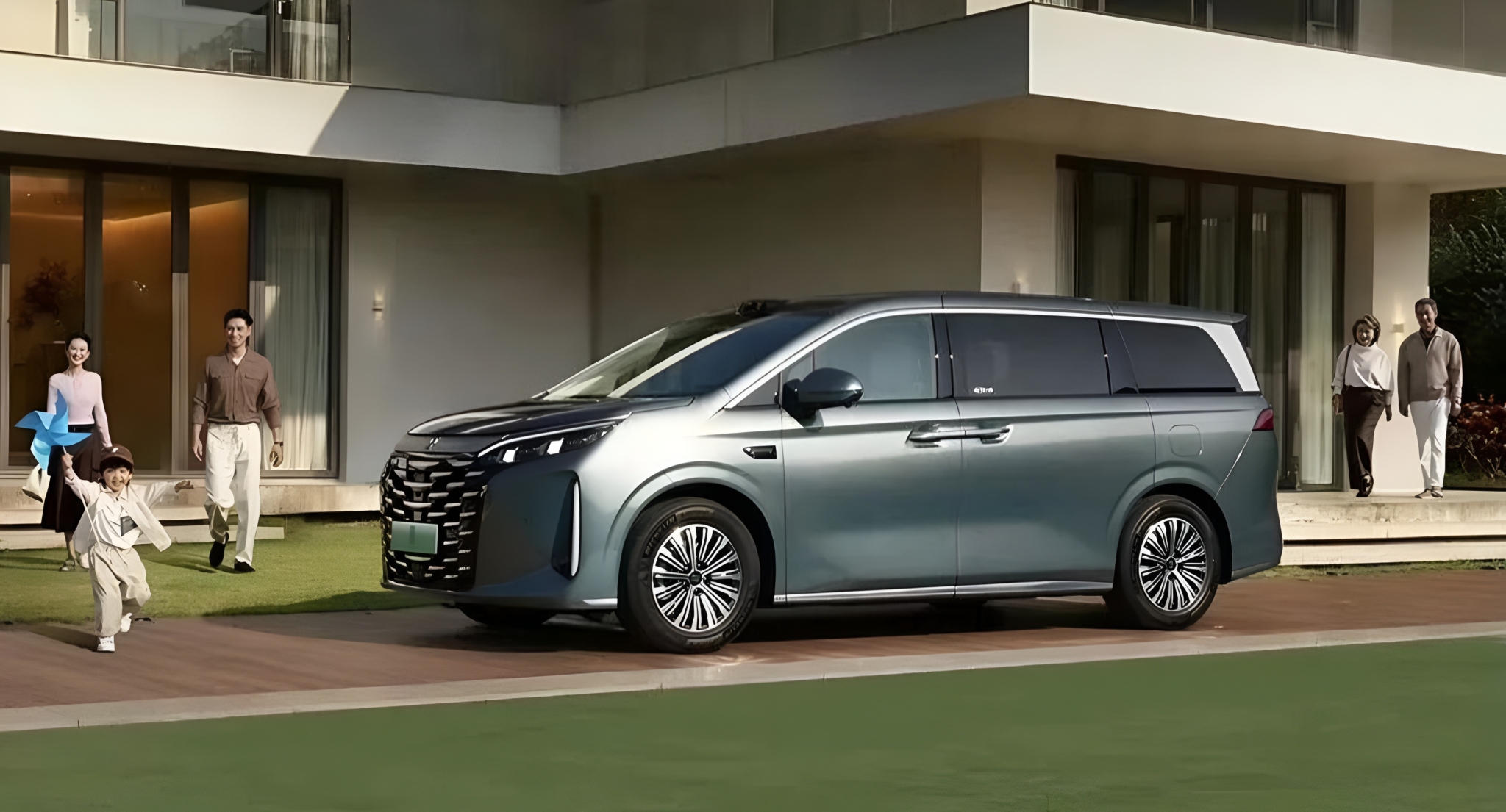 MPV mới ra mắt với tầm hoạt động hơn 1000 km, sẵn sàng \'vượt mặt\' Mitsubishi Xpander