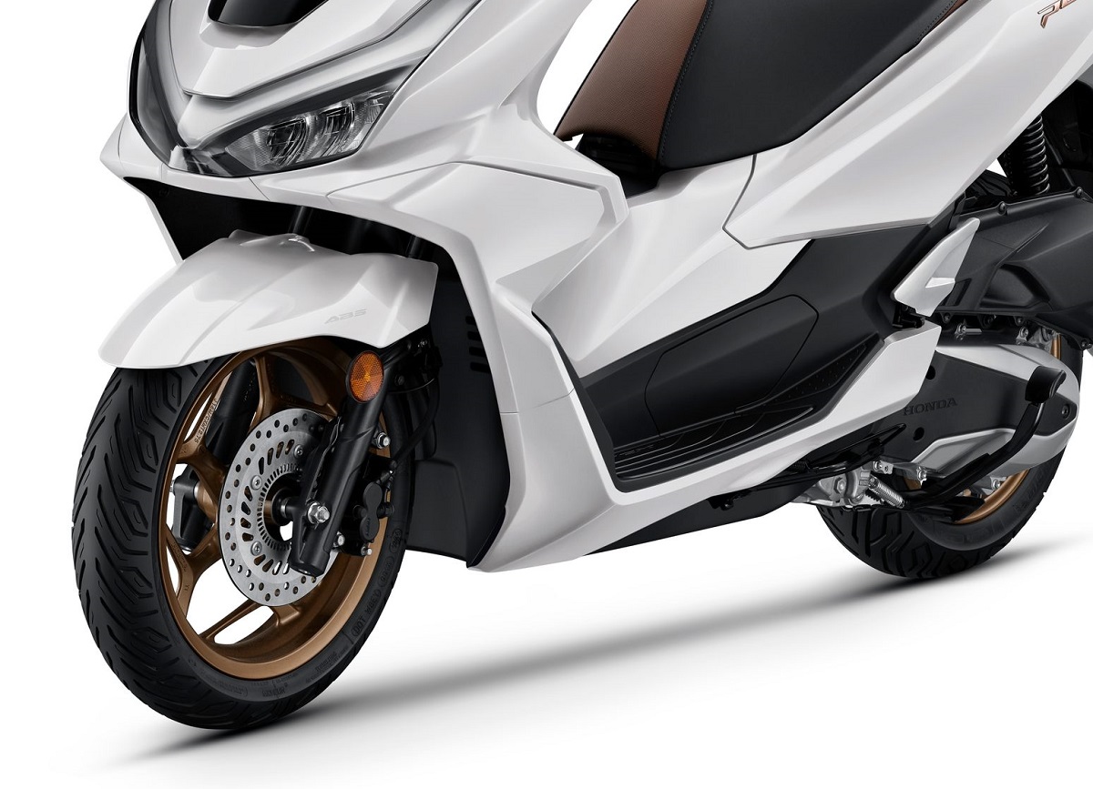 Tin xe máy 3/11: Honda PCX 160 phiên bản 2026 chính thức ra mắt, chất hơn SH Mode, giá 68 triệu đồng