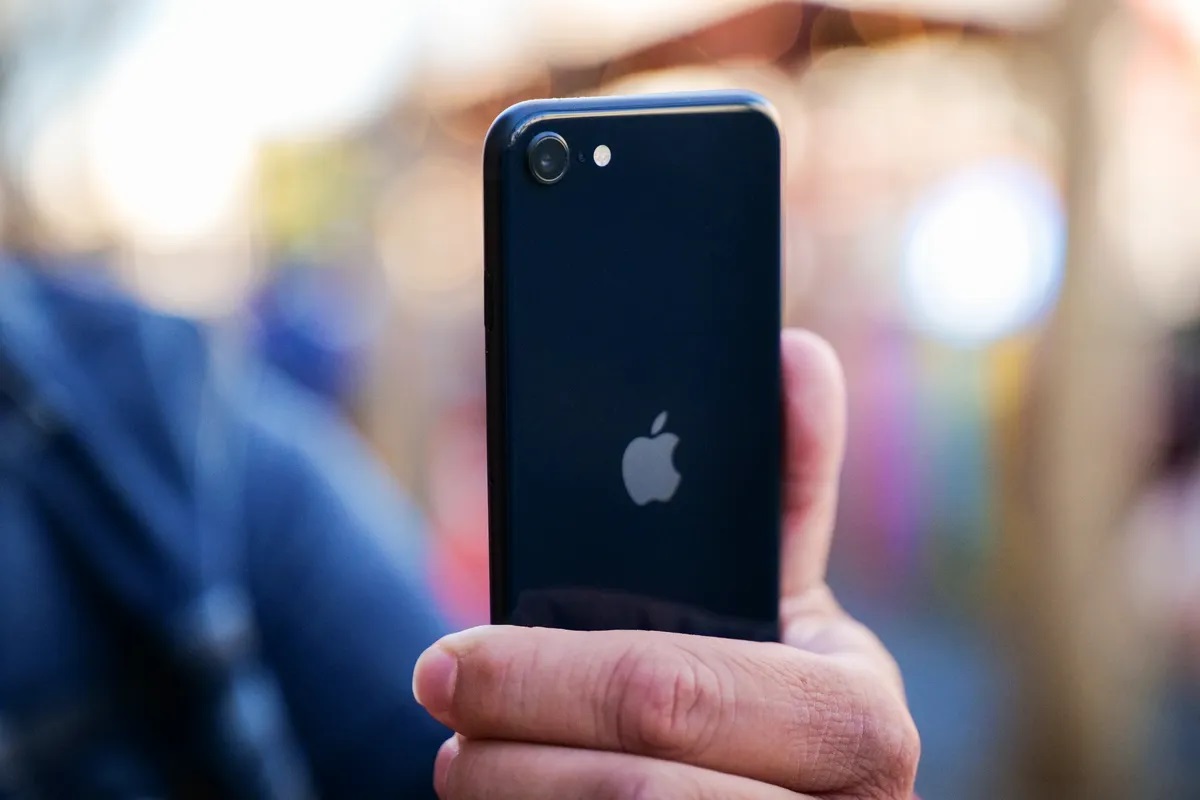 Đây là iPhone gọn như iPhone 8, mang chip của iPhone 13 Pro Max giá chỉ hơn 4 triệu làm gì cũng ngon