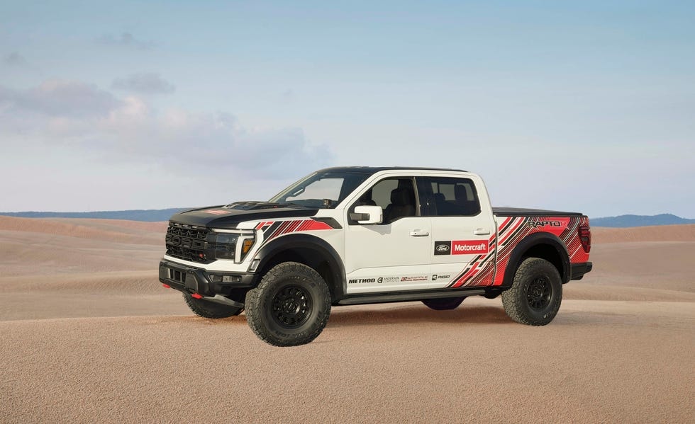 Ford F-150 Raptor R 900 mã lực ra mắt tại SEMA: \'Siêu bán tải\' khiến Ford Ranger cũng phải cúi đầu