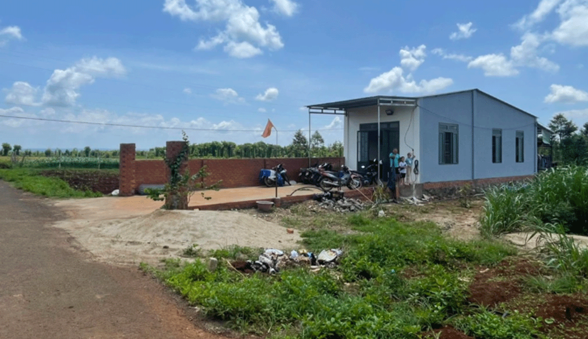 Hà Nội: Vụ một hộ dân bị cán bộ yêu cầu dỡ nhà mới cho chuyển đất trồng cây lâu năm sang đất ở