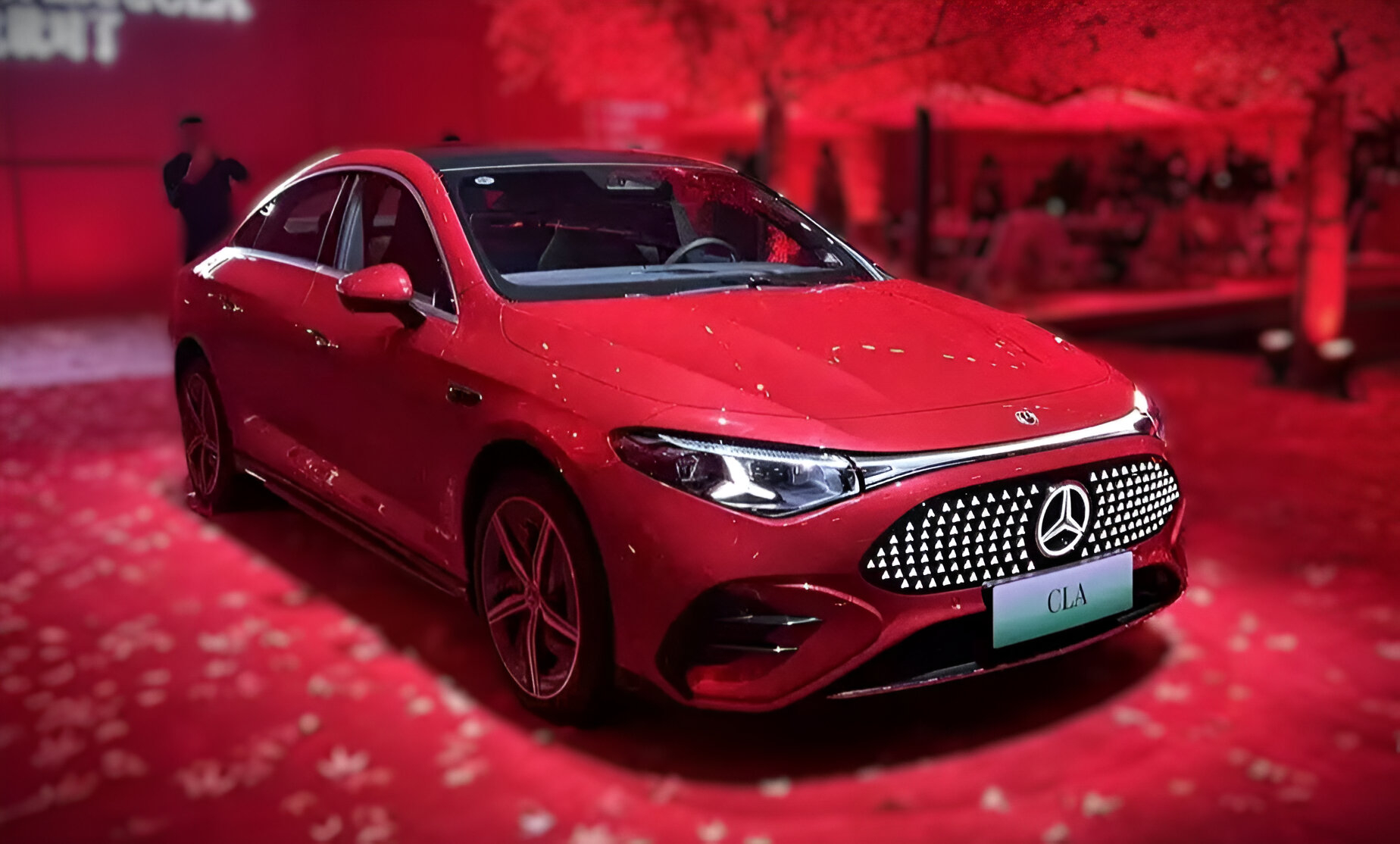 Hơn 900 triệu đồng đã có Mercedes chạy điện: Sedan thiết kế thể thao, tầm hoạt động gần 900 km