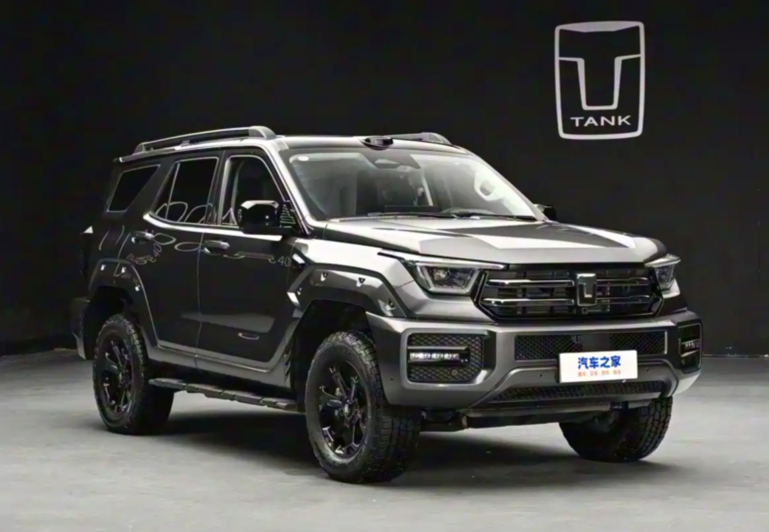 2huy-diet-ford-everest-suv-moi-ra-mat-gay-sot-nho-kha-nang-tu-lai-va-trang-bi-cuc-khung-1762483809.jpg