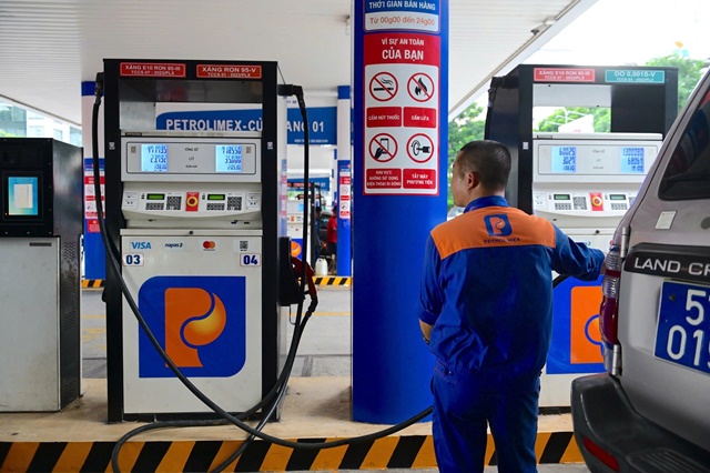 Giá xăng dầu hôm nay 7/11: Xăng dầu trong nước ổn định, thế giới tiếp đà tăng