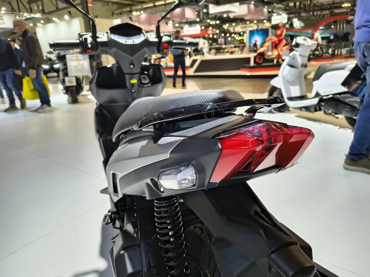 ‘Chiến binh xe ga’ 125cc mới chính thức ra mắt với thiết kế thể thao hơn Honda Air Blade và Vario