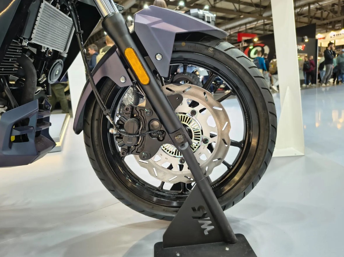 Ra mắt ‘vua côn tay’ 125cc mới cứng, có phanh ABS 2 kênh xịn sò hơn Yamaha Exciter và Honda Winner R ảnh 5