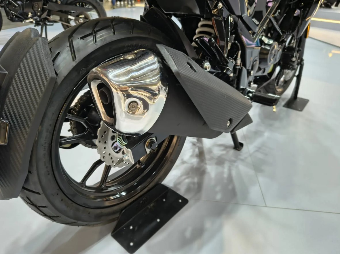 Ra mắt ‘vua côn tay’ 125cc mới cứng, có phanh ABS 2 kênh xịn sò hơn Yamaha Exciter và Honda Winner R