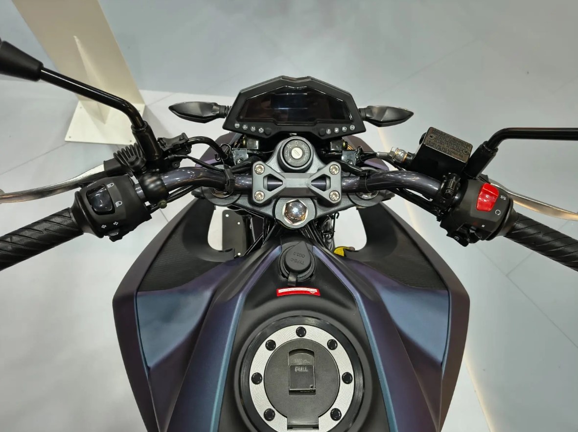 Ra mắt ‘vua côn tay’ 125cc mới cứng, có phanh ABS 2 kênh xịn sò hơn Yamaha Exciter và Honda Winner R ảnh 7