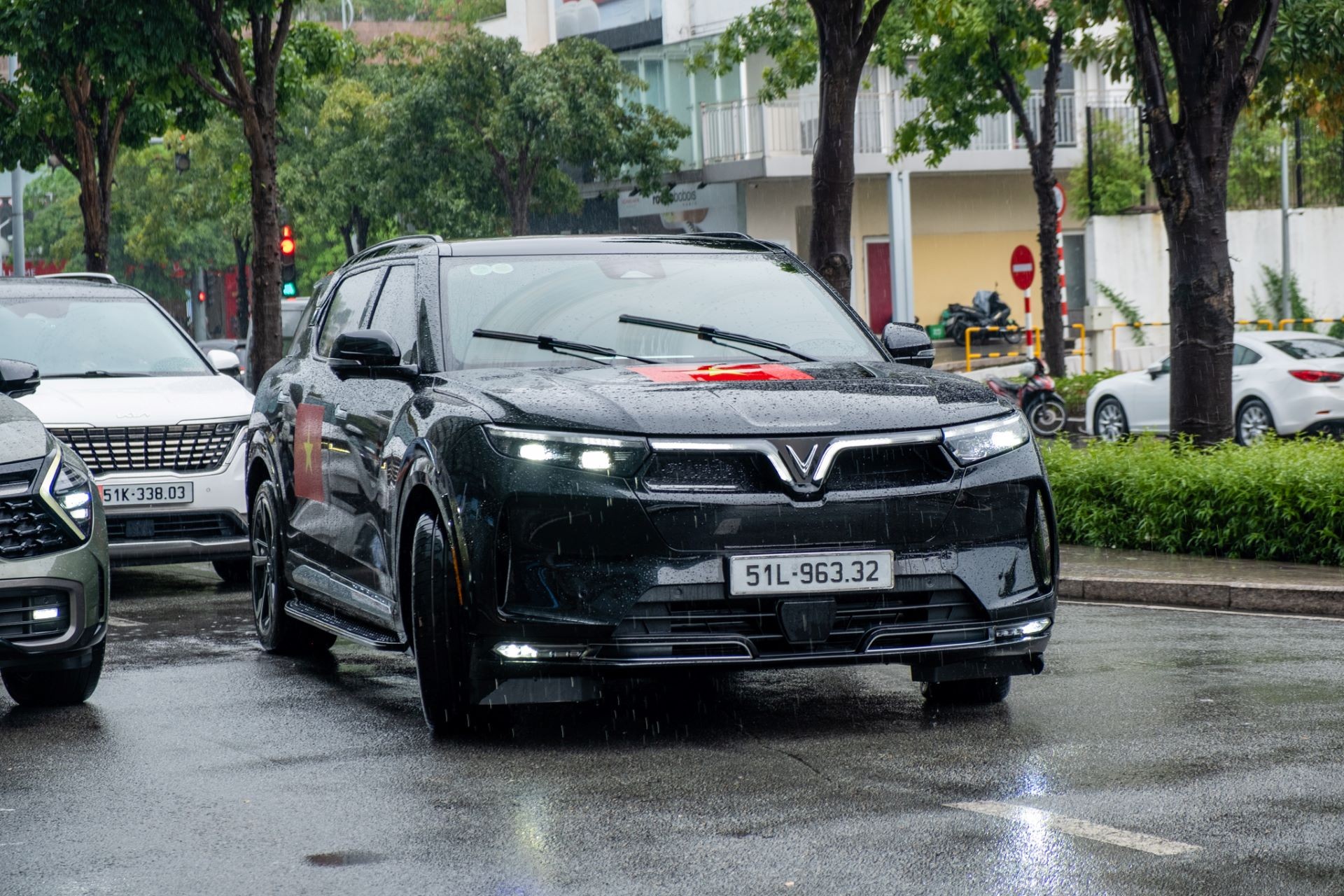 Trải nghiệm VF 7, VF 8, VF 9, người dân TP.HCM nhận định: ‘Lái xe điện thích hơn xe xăng dầu’ ảnh 3