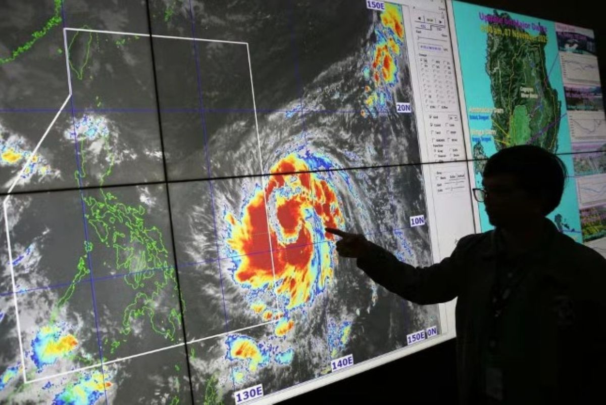 Tin bão mới nhất: Bão Phượng Hoàng đổ bộ trong đêm nay, nước ta chịu ảnh hưởng thế nào?