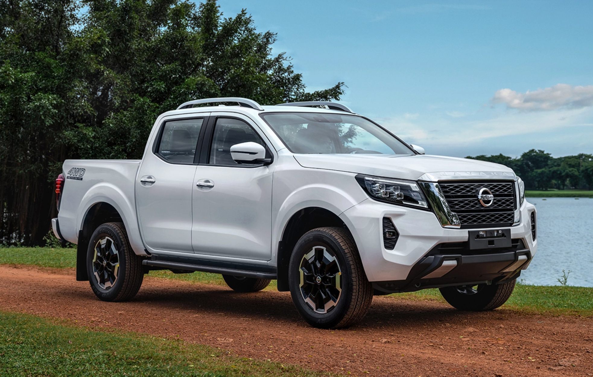 Nissan Navara thế hệ mới lộ diện: Lột xác hoàn toàn, sẵn sàng thách thức ‘vua bán tải\' Ford Ranger