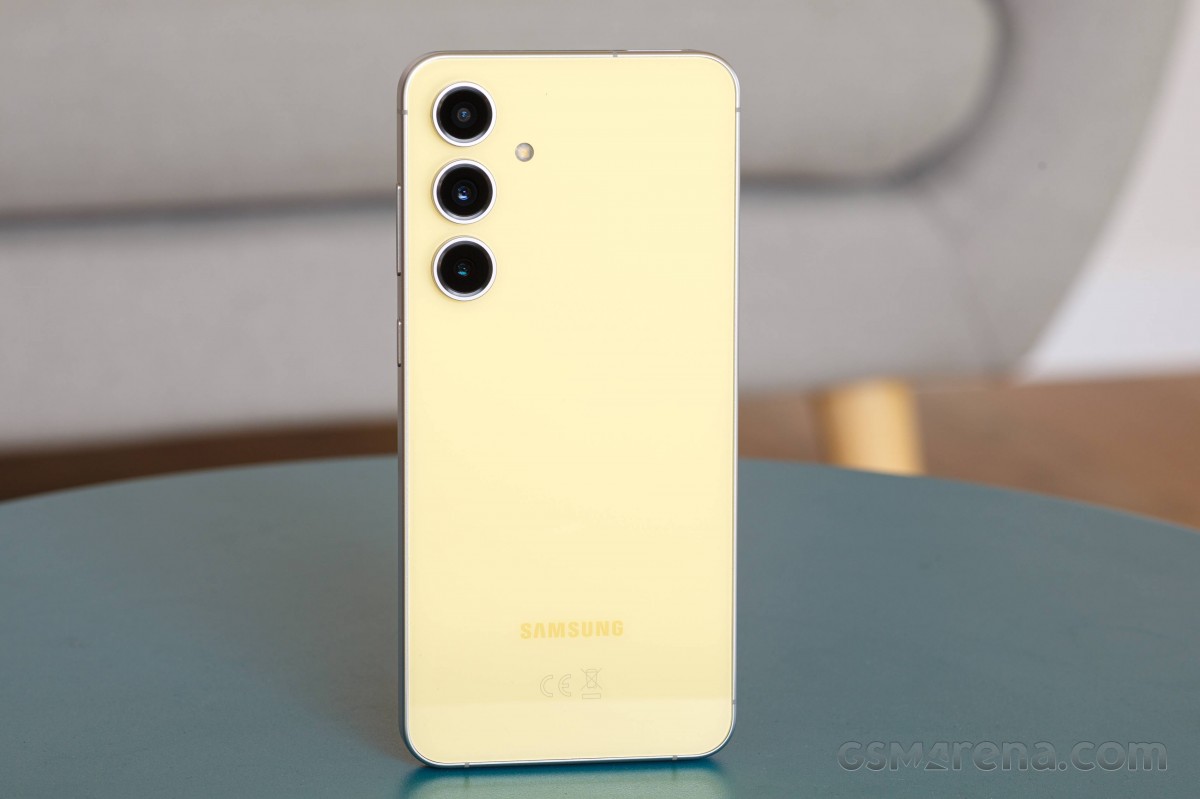 Đây là chiếc Galaxy S giá hơn 10 triệu, bản sao giá rẻ của Galaxy S25, AI ‘nét căng’ áp đảo cả iPhone 17