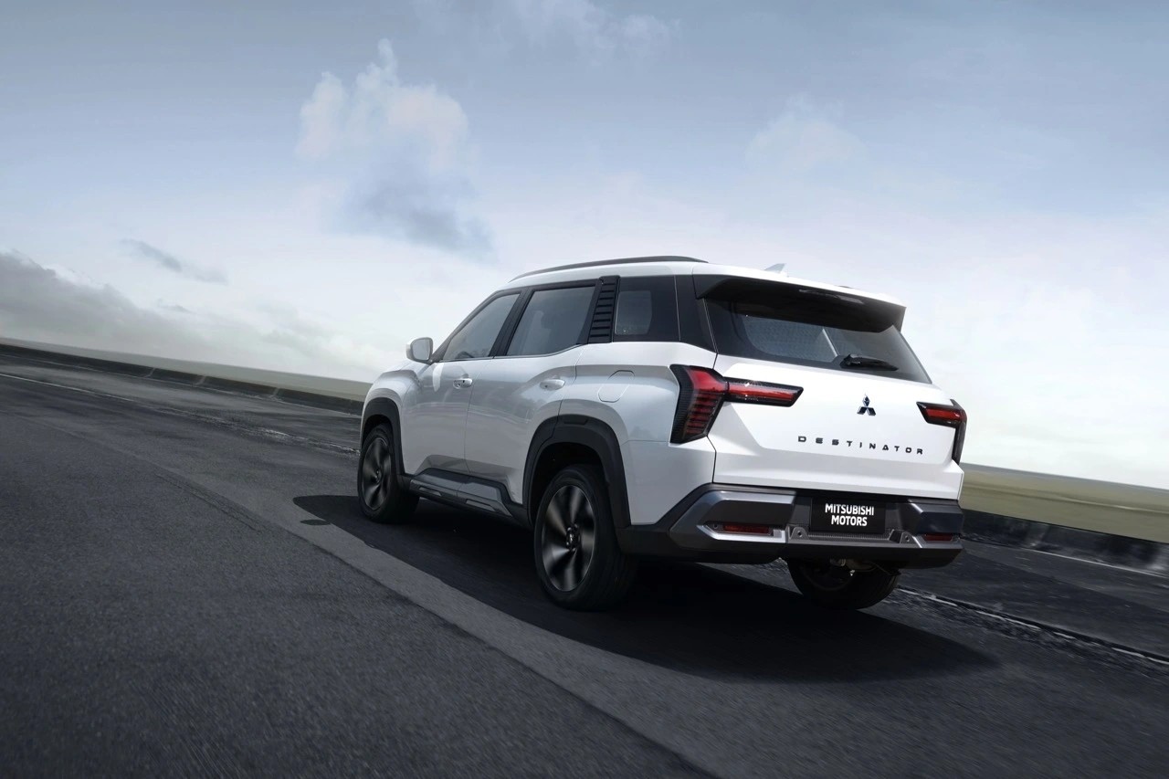 mitsubishi-destinator-do-bo-viet-nam-gay-bao-voi-ngoai-hinh-ham-ho-va-cong-nghe-thong-minh7-1762765063.jpg