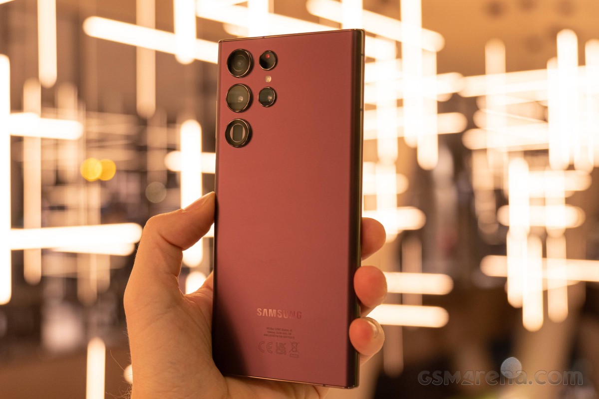 Đây là đàn anh của Galaxy S25 Ultra, màn cong, camera 10x át vía iPhone 17 Pro Max, chỉ hơn 9 triệu