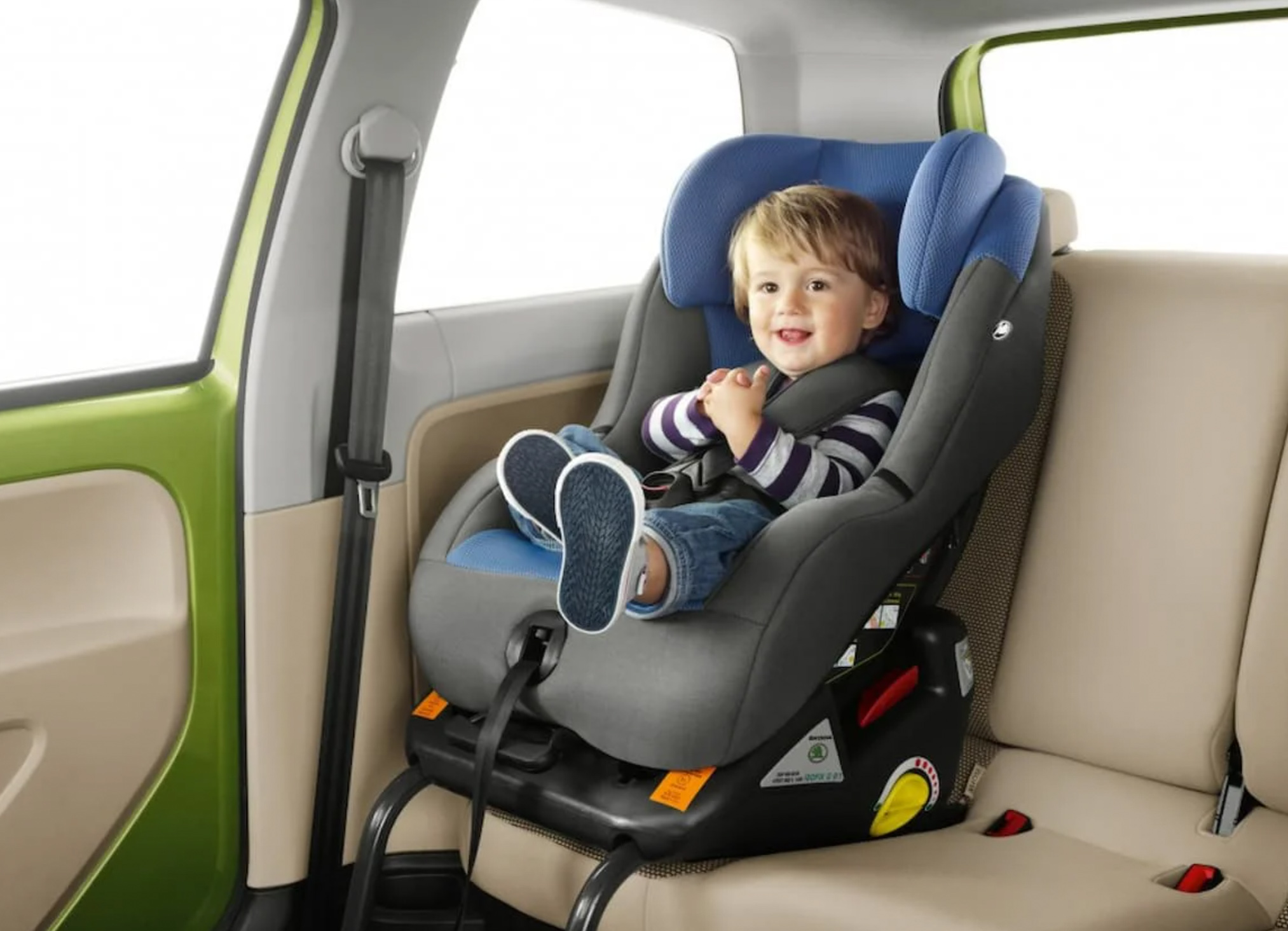 Từ 2026, trẻ em ngồi ôtô không ghế an toàn sẽ bị phạt: Cha mẹ cần làm ngay điều này