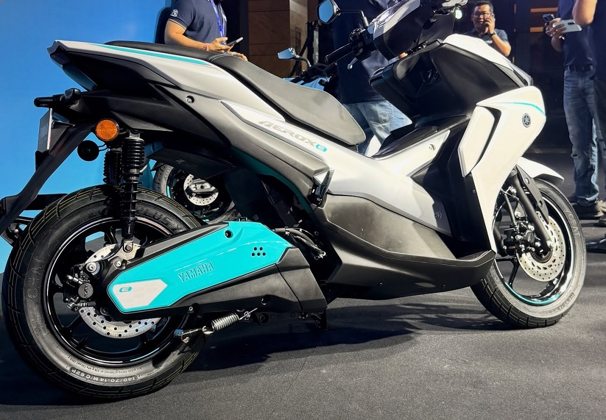 Yamaha NVX phiên bản 2026 chính thức ra mắt: Động cơ điện chất hơn Honda Air Blade và Vario, giá rẻ?