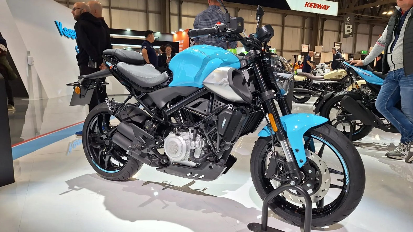 Tin xe trưa 10/11: ‘Vua côn tay Ý’ ra mắt với thiết tuyệt đẹp, trang bị át vía Exciter và Winner R ảnh 1