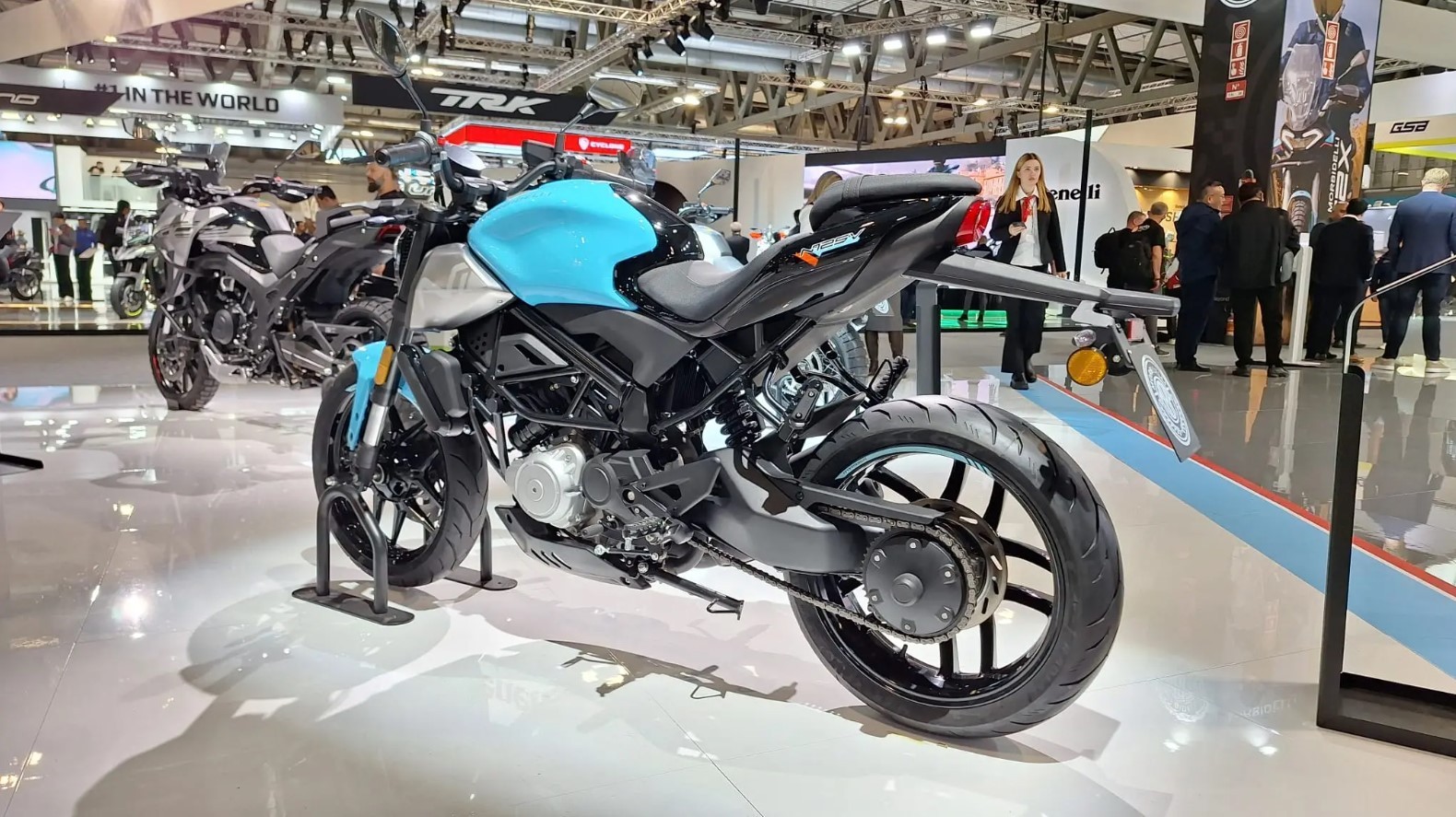 Tin xe trưa 10/11: ‘Vua côn tay Ý’ ra mắt với thiết tuyệt đẹp, trang bị át vía Exciter và Winner R