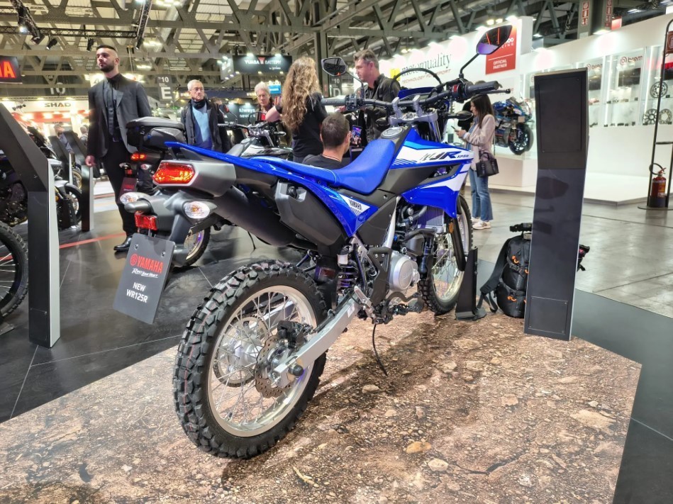 Tin xe trưa 12/11: Yamaha ra mắt ‘tân binh côn tay’ đẹp hơn Honda Winner R, có phanh ABS như Exciter ảnh 1