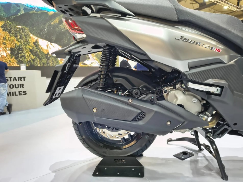 Đối thủ ‘một 9 một 10’ với Honda SH chính thức ra mắt với loạt trang bị đẳng cấp, giá dự kiến 'mềm' ảnh 5