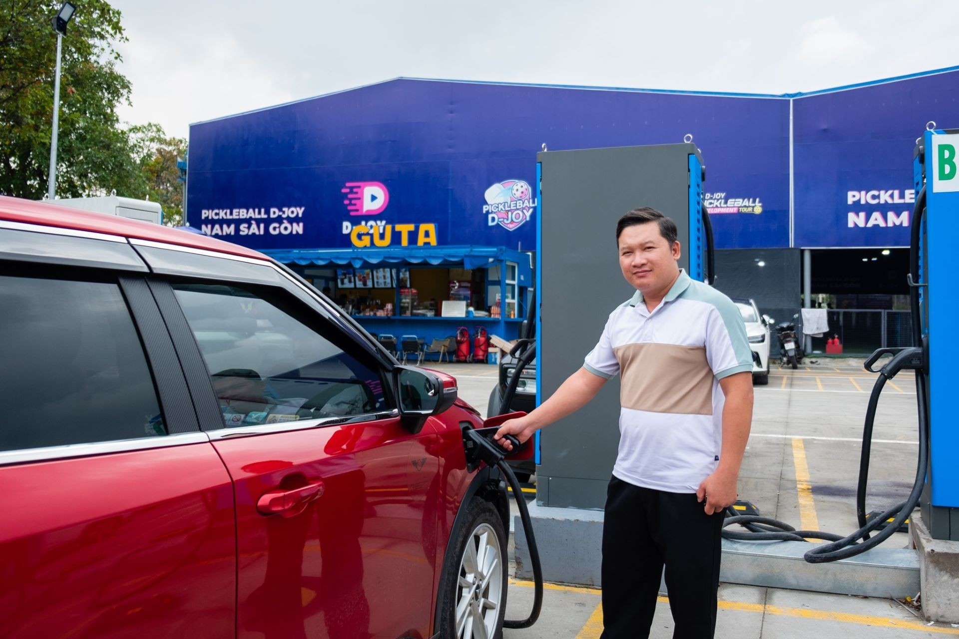 Hạ tầng xe điện bứt tốc: Hà Nội và TP.HCM xuất hiện loạt trạm sạc quy mô lớn ảnh 4