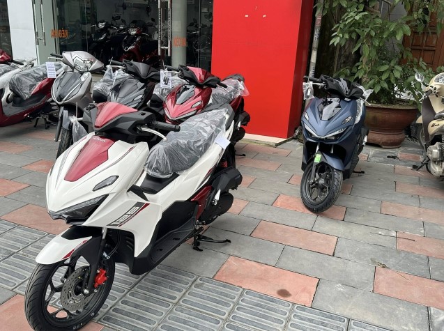 Honda Air Blade thế hệ mới về lý Việt, gây chú ý với thiết kế đẹp mắt, trang bị tối tân, giá hấp dẫn