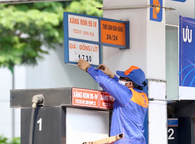 Giá xăng dầu hôm nay 13/11: Giá xăng dầu trong nước đồng loạt tăng, thế giới vẫn tiếp tục giảm