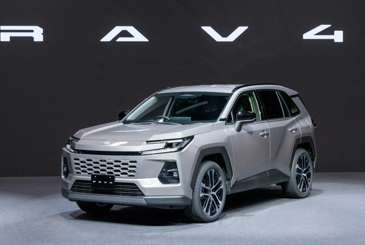 Toyota RAV4 2026 \'đội giá\' gần 4.000USD, nhiều khách hàng cân nhắc lựa chọn khác