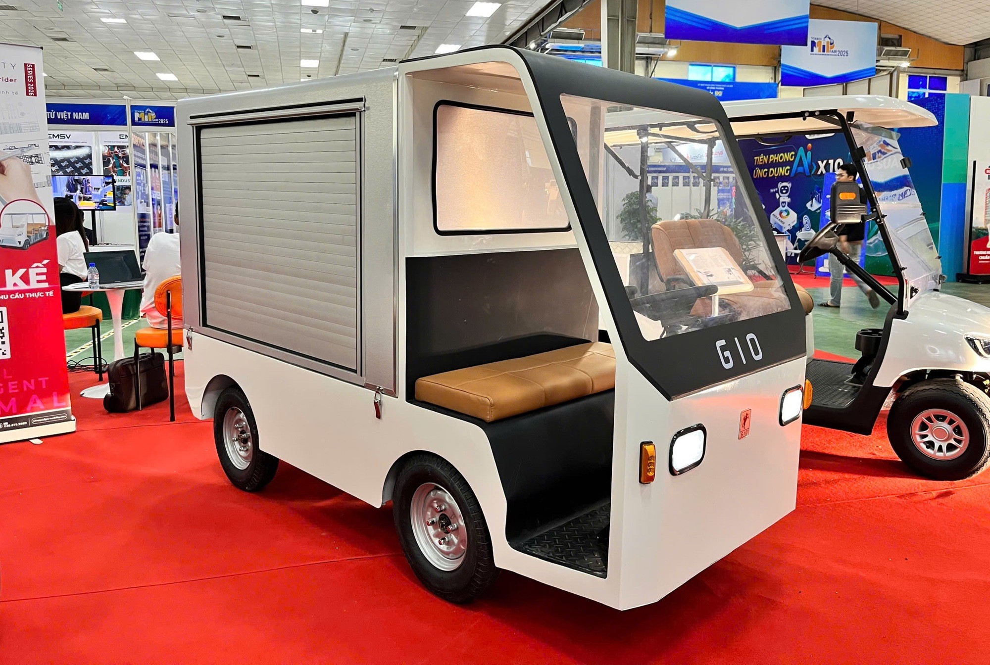 1xe-tai-dien-mini-made-in-vietnam-gia-chi-35-trieu-dong-re-hon-xe-may-phu-hop-cho-hang-nho-gon-1763089994.jpg