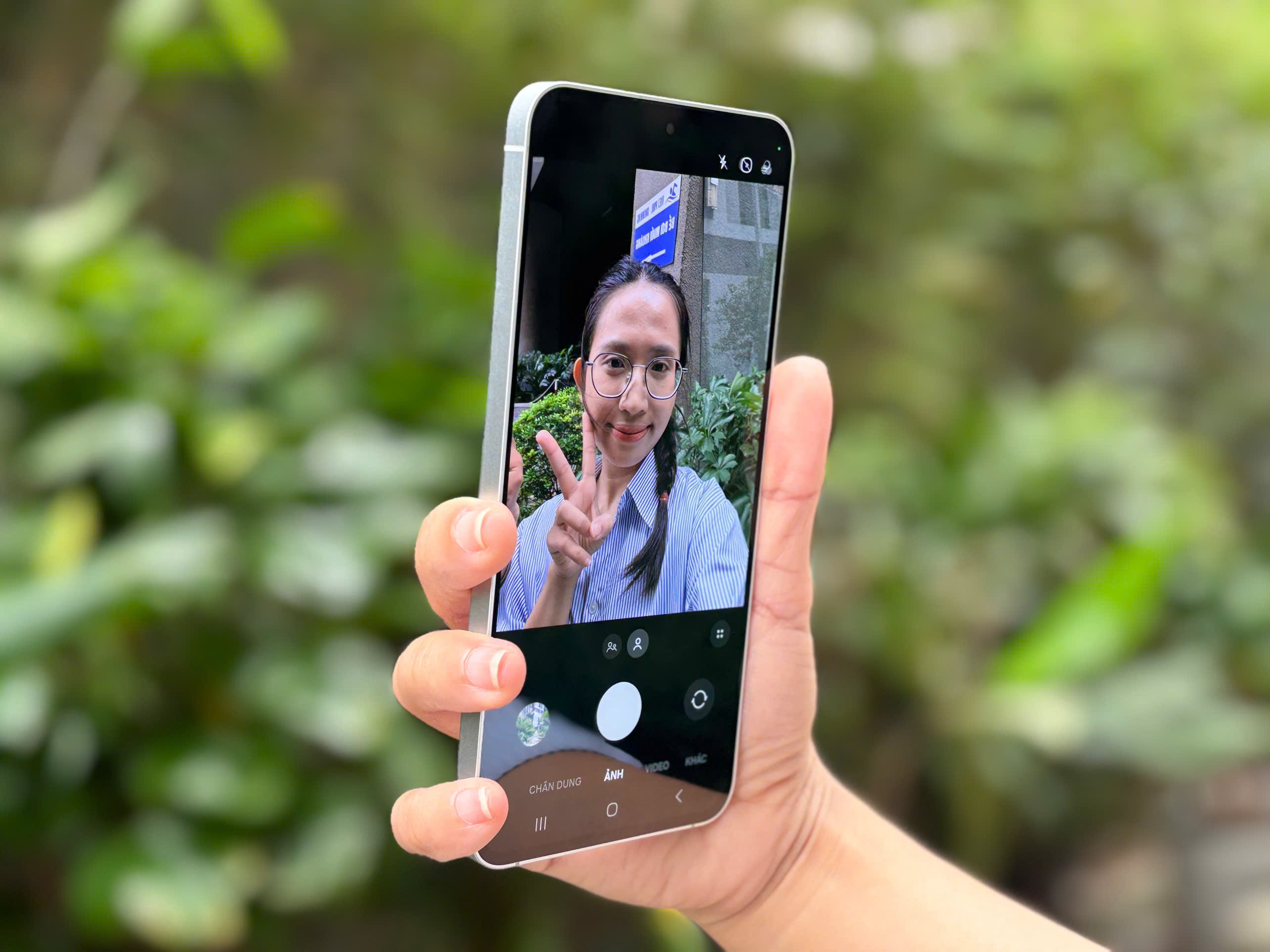 Một ngày đa-zi-năng cùng Galaxy S25 FE: Biến bạn thành \'nhà sáng tạo triệu like\' với loạt tính năng AI thông minh