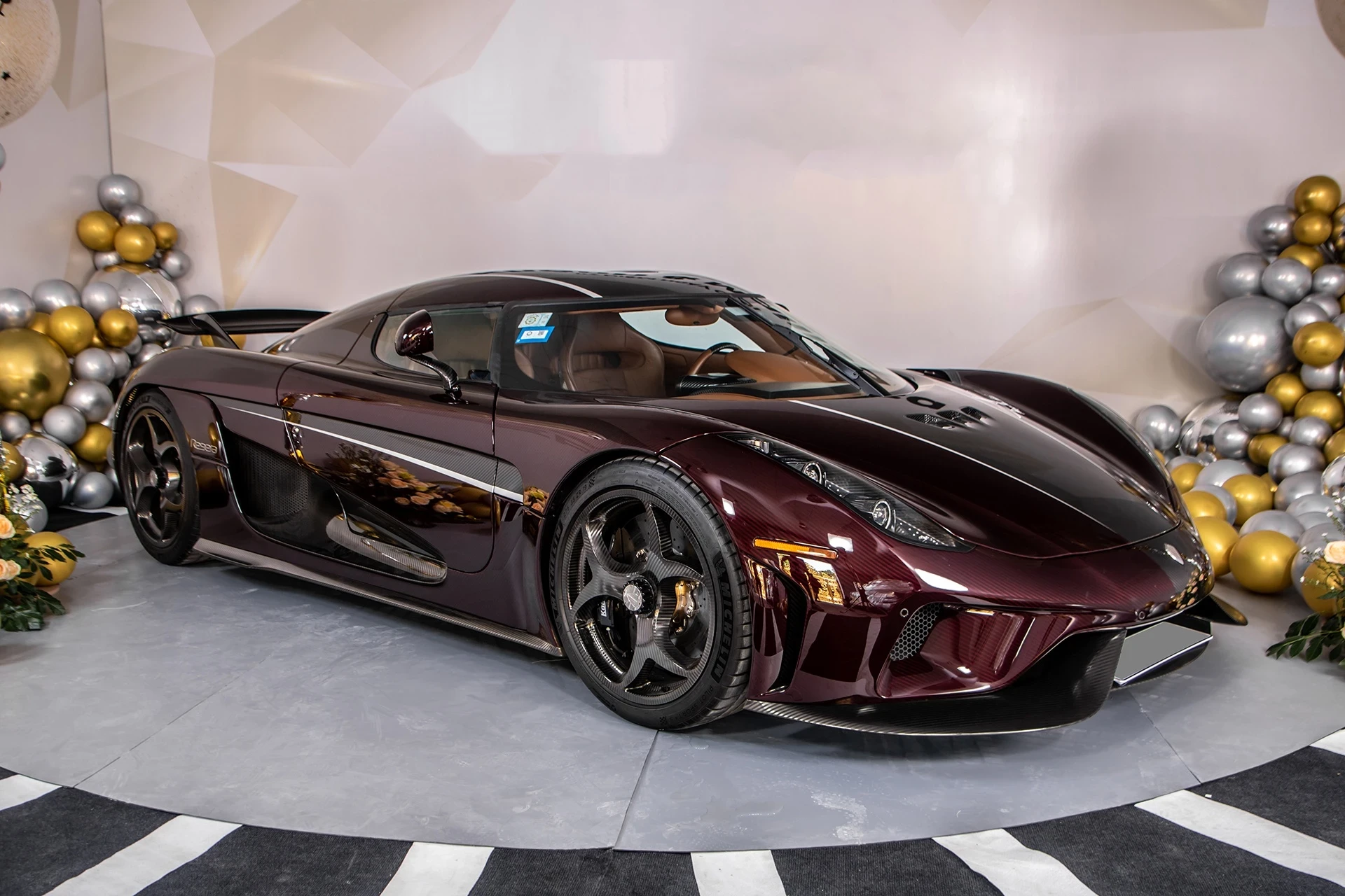 ngam-nhin-sieu-xe-koenigsegg-regera-gia-200-ty-dong-cua-ong-chu-malisa2-1763089761.webp