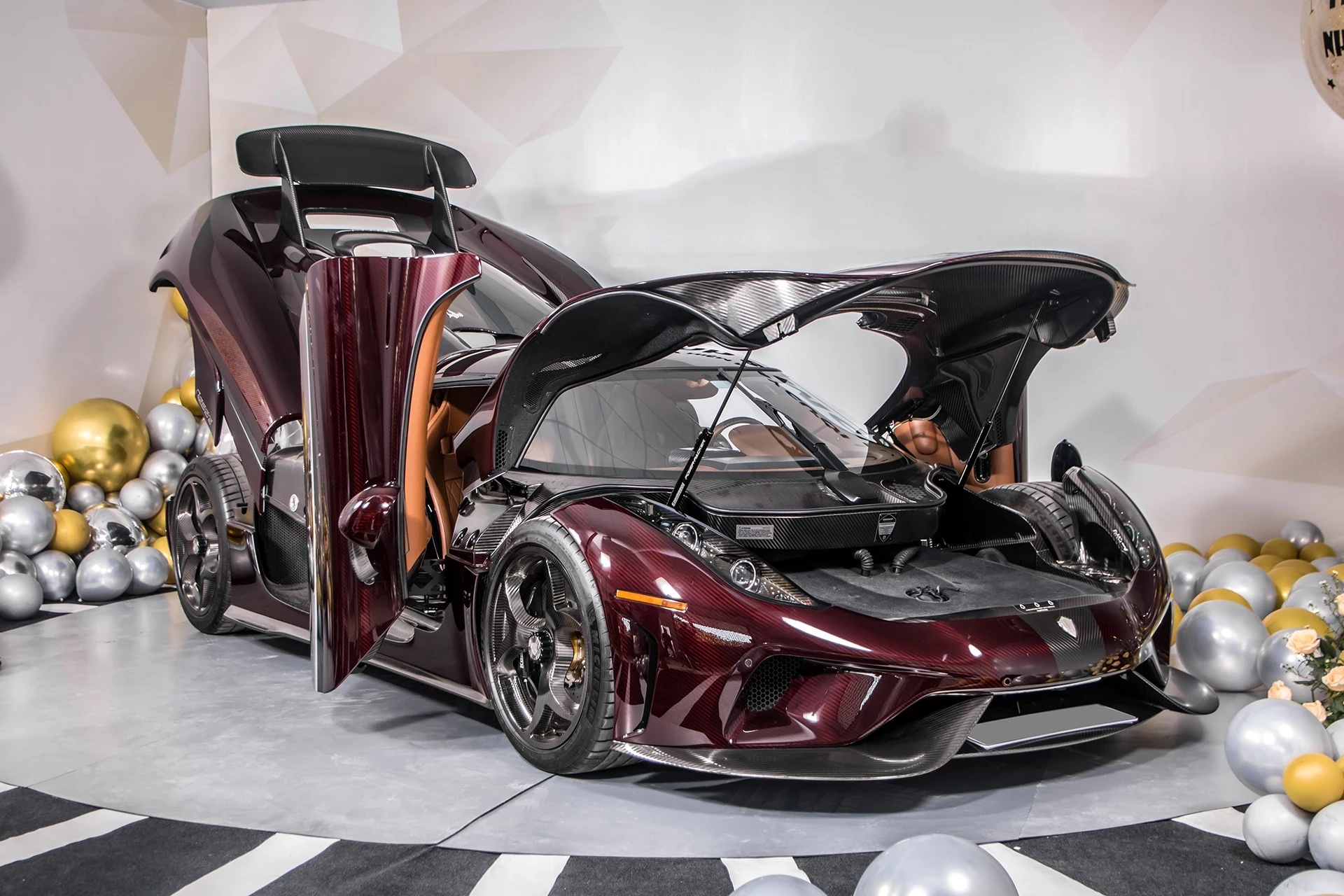 ngam-nhin-sieu-xe-koenigsegg-regera-gia-200-ty-dong-cua-ong-chu-malisa7-1763089979.webp
