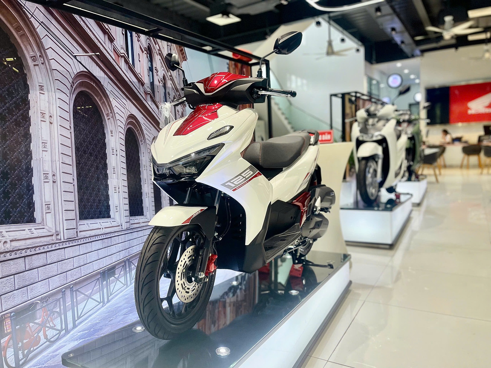 Bảng giá xe Honda Air Blade 2026 giữa tháng 11/2025 rẻ như \'bèo\': Thiết kế mới hút khách hơn bản cũ